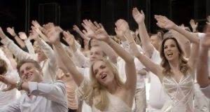 todo mundo voltando feliz pro Twitter fingindo que não tamo vivendo numa dentadura