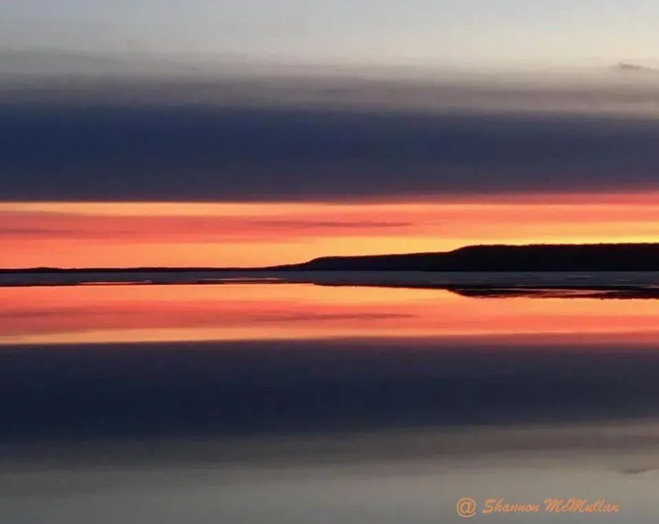 Breathe it in! Another beautiful Manitoulin Island dawn on Lake Kagawong.buff.ly/3XH4SOD   #travel #discoverON #photography #manitoulinmagic