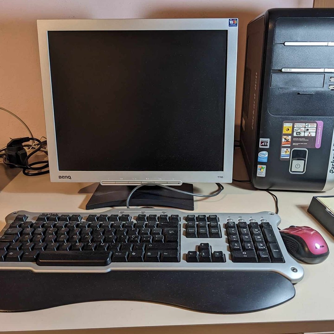 Warcraft's tweet image. WoW’s 20th Anniversary is almost here!

Show us your favorite old WoW pics, videos, gaming setups, and screenshots 👇