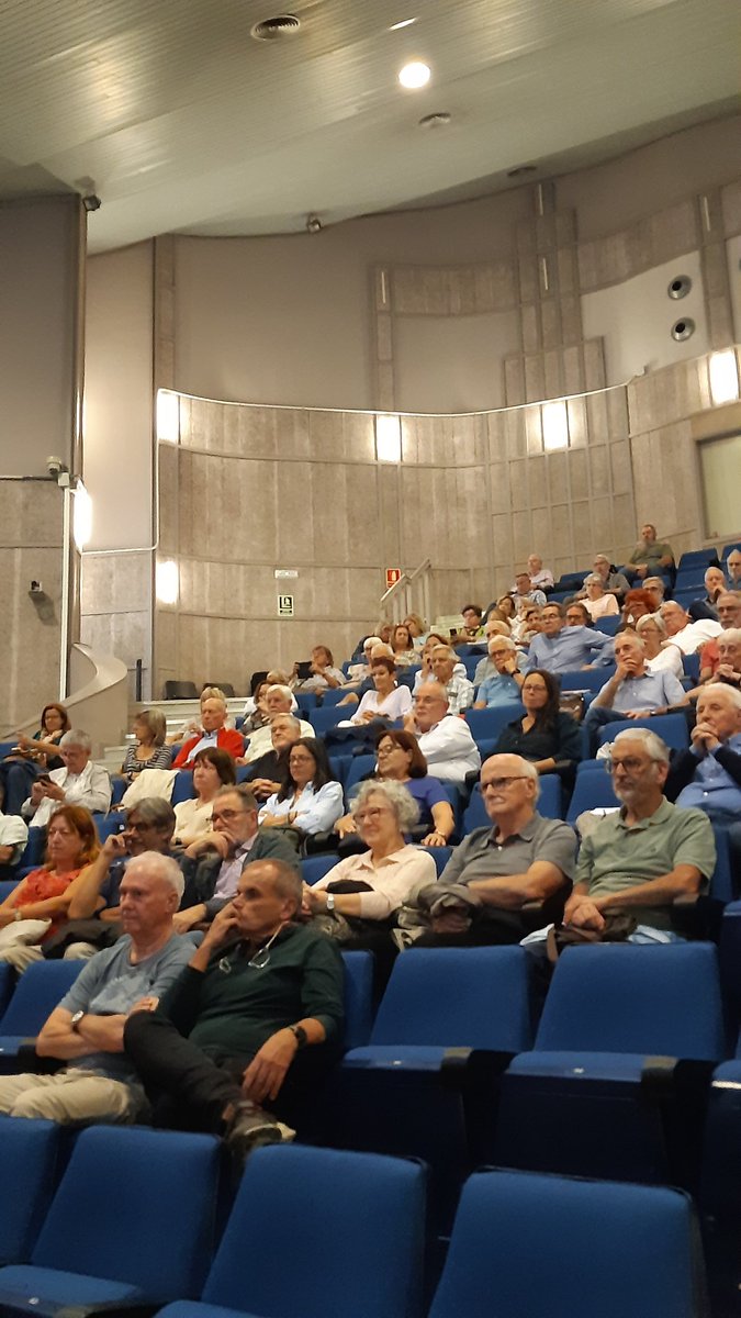 Universitat Autònoma de Barcelona (@uabbarcelona) on Twitter photo L'escriptora i professora jubilada de <a href="/DFE_UAB/">Departament de Filologia Espanyola de la UAB</a> <a href="/CarmeRiera_ofic/">Carme Riera</a> inaugura el curs de la Universitat a l'Abast amb la conferència "Calen receptes per escriure novel·les?".
#UAB <a href="/uablletres/">Filosofia i Lletres</a> L'escriptora i professora jubilada de <a href="/DFE_UAB/">Departament de Filologia Espanyola de la UAB</a> <a href="/CarmeRiera_ofic/">Carme Riera</a> inaugura el curs de la Universitat a l'Abast amb la conferència "Calen receptes per escriure novel·les?".
#UAB <a href="/uablletres/">Filosofia i Lletres</a>