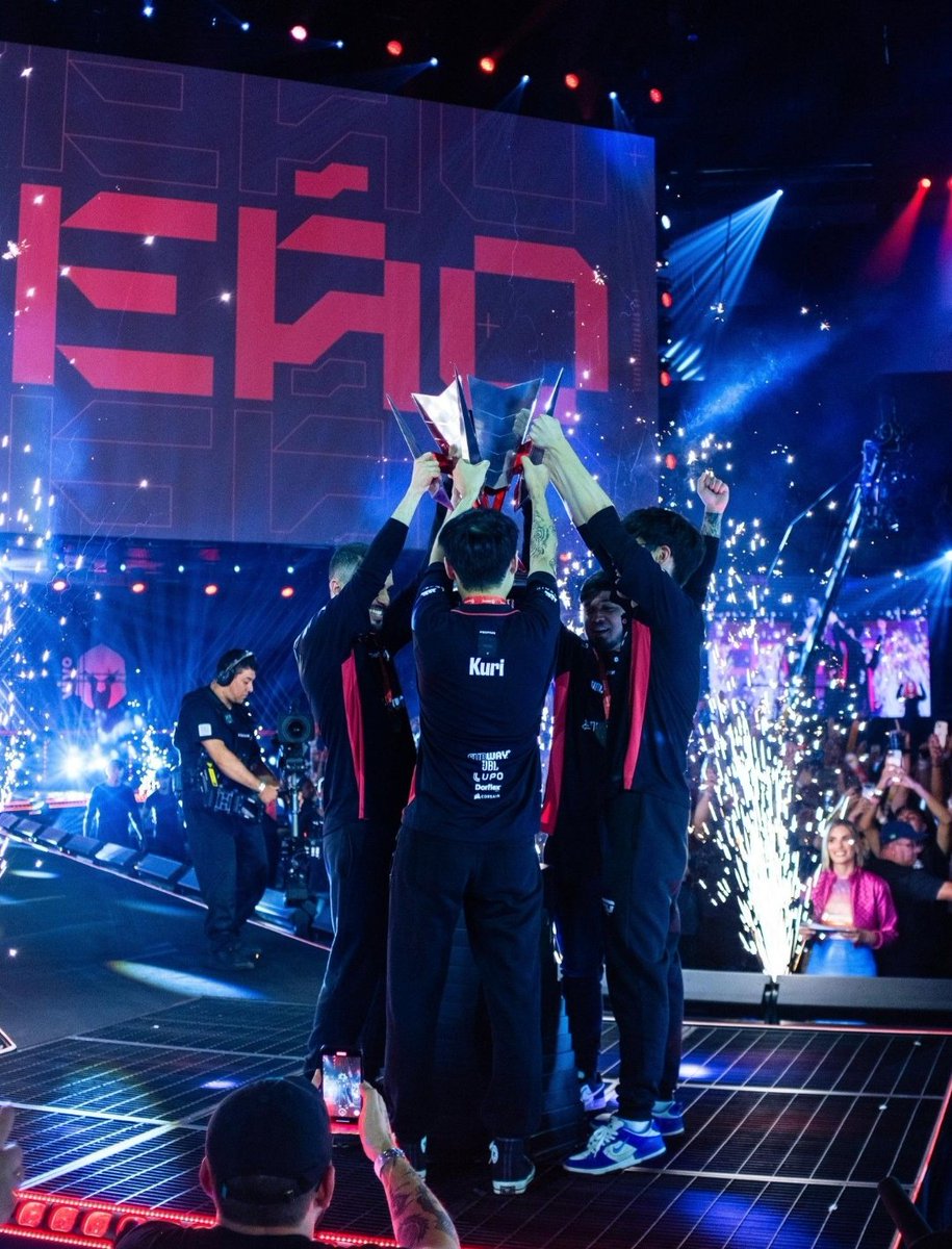 Isa_Vitali's tweet image. "Mas quanto vale entrar para a história? Quanto vale não ser esquecido jamais?"