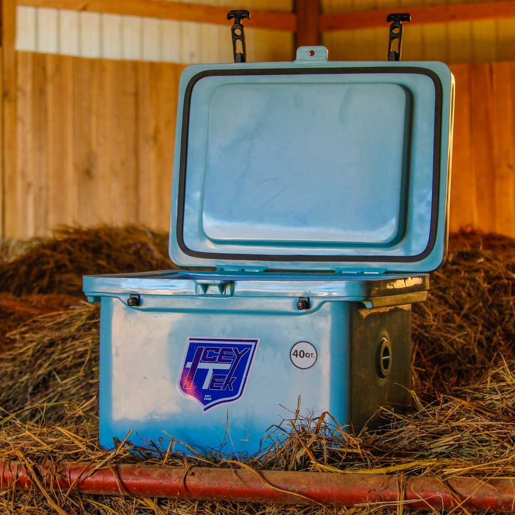 IceyTekUSA's tweet image. As fall rolls around, that cool breeze is a throwback vibe, mixing perfectly with the chill of an awesome icy drink. It’s that time of year when comfy sweaters and a top-notch Icey-Tek cooler come together for some good times.

#Fallvibes #cooldrinks #autumnchill