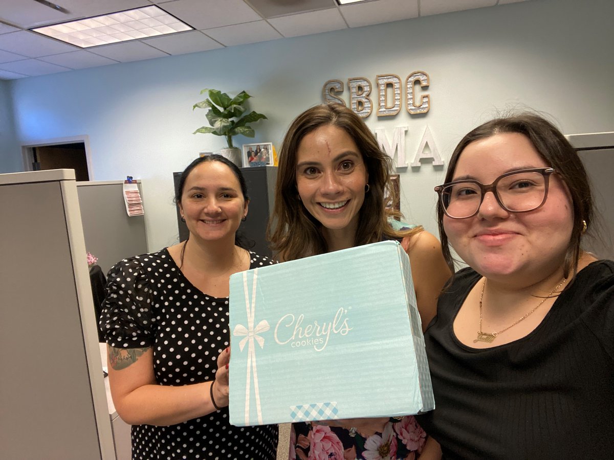 SBDCAWC's tweet photo. 🌟 A big thank you to Kaaren from the Capital Readiness Program - AZHCC for the delicious cookies! 🍪 Your thoughtfulness always brightens our day. We're excited to continue collaborating and achieving great things together! 🙌💼

#gratitude #collaboration #sweettreats https://t.co/x39wvEJA37