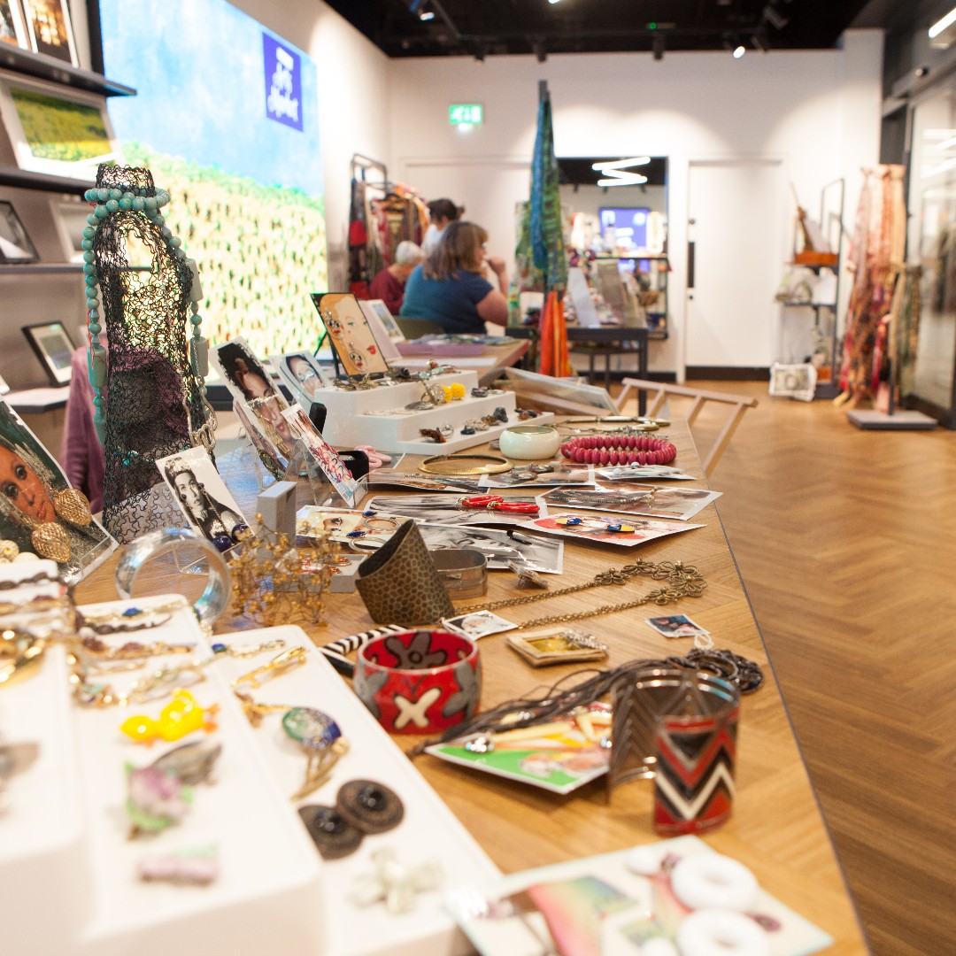 We are hiring!

The award-winning Made in H&amp;F pop-up shop is making a return to Broadway Centre from 24 November to 25 January.

Find out more about the trading opportunity: hammersmithbid.co.uk/made-in-hf-ret…

Find out more about the Sales Assistant job opportunity: hammersmithbid.co.uk/job-opportunit…