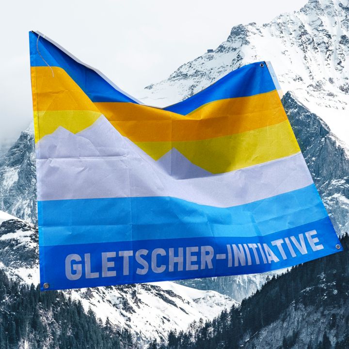 Dir fehlt noch eine grosse Einkaufstasche? Ein Büsi-Sticker? Oder aber deine Gletscherinitiative-Fahne am Balkongeländer ist auch schon recht vergilbt? Kein Problem! All das kannst du jetzt kostenlos nachbestellen.💙🤍💛🧡 Link zur Materialbestellung: klimaschutz-schweiz.ch/materialbestel…