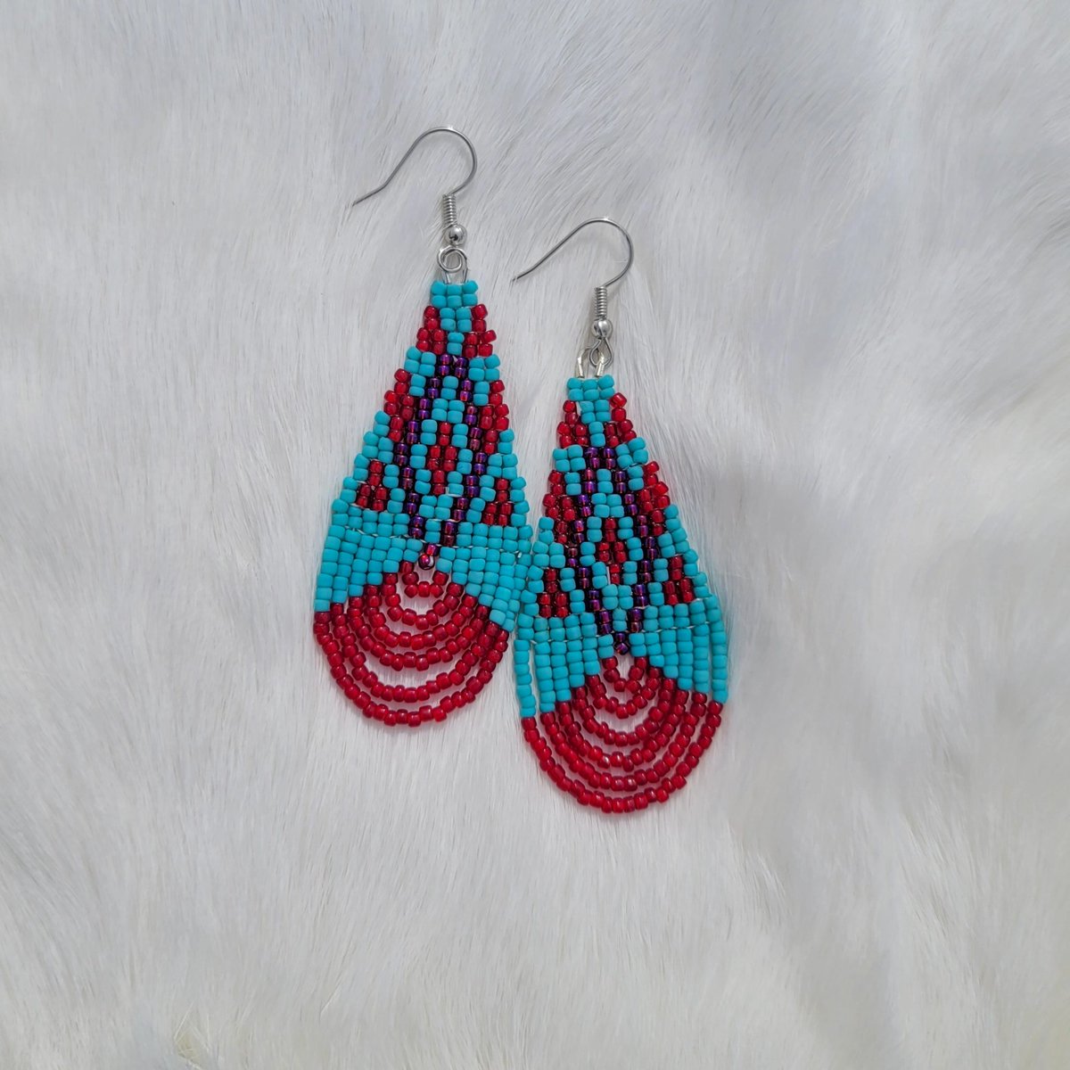 beadonbybreon's tweet image. Chokma! I have these earrings available! I just got off maternity leave, which was unpaid, so I am pretty tight on funds! Please share if you can!
#indigenousbeadwork #nativebeadwork #beadedearrings