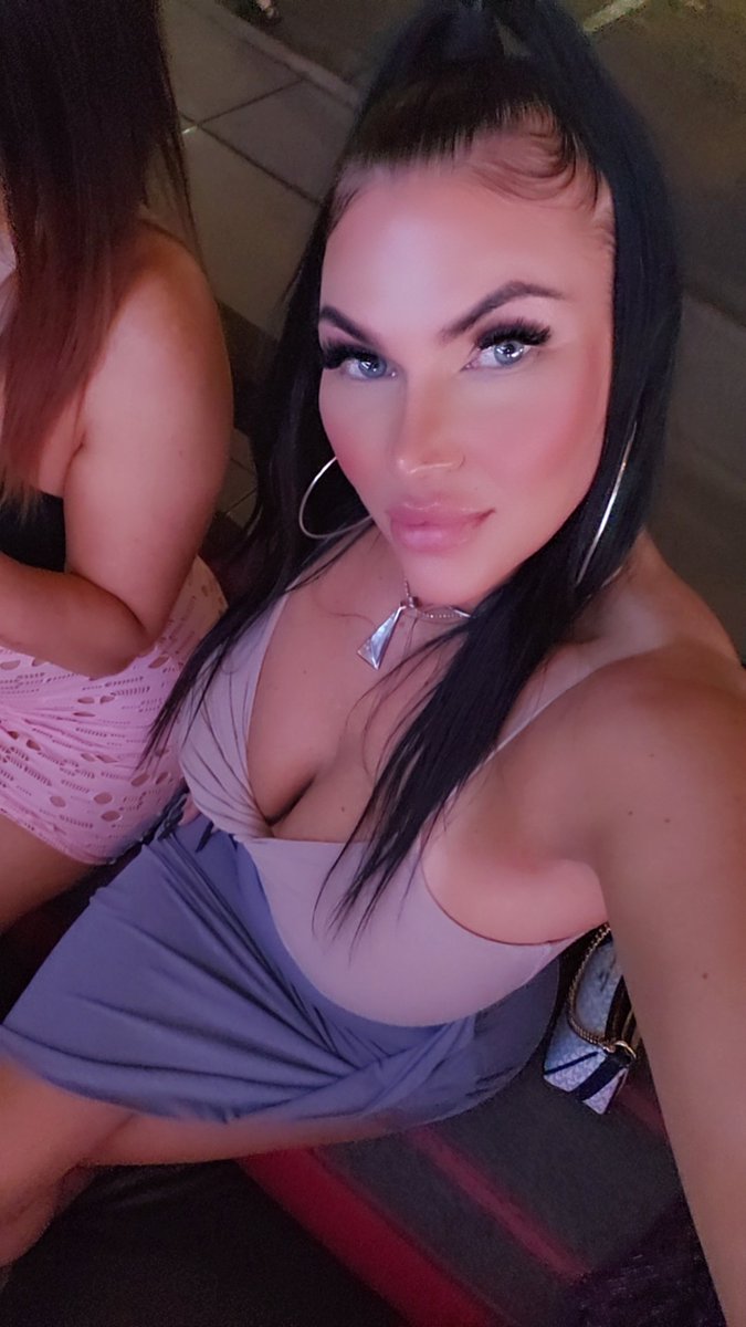 xanas_palace's tweet photo. Pretty girls at El Hefe for a night out with Xana's Palace Models! Love #GemRay & hosts at #ScottsdaleNights for making every night out the most fun! https://t.co/uHmuIIYCOn
