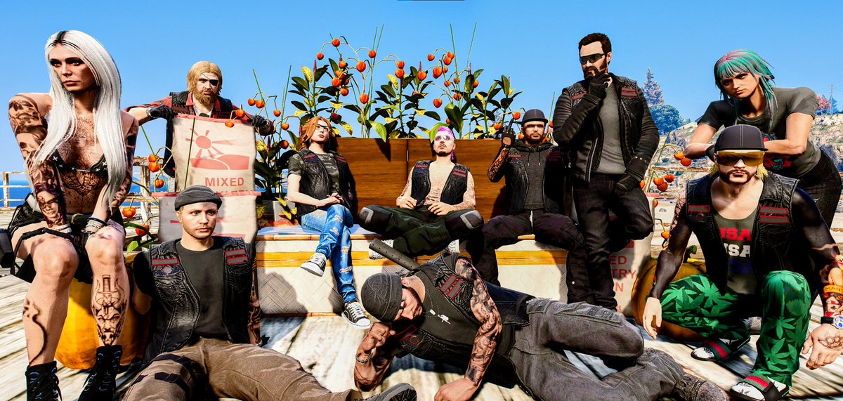 PlagasPlace's tweet photo. Templars Mc enjoying the fall festivities #ProductionRp #GTARP #FiveM https://t.co/1LIjpZDB9W