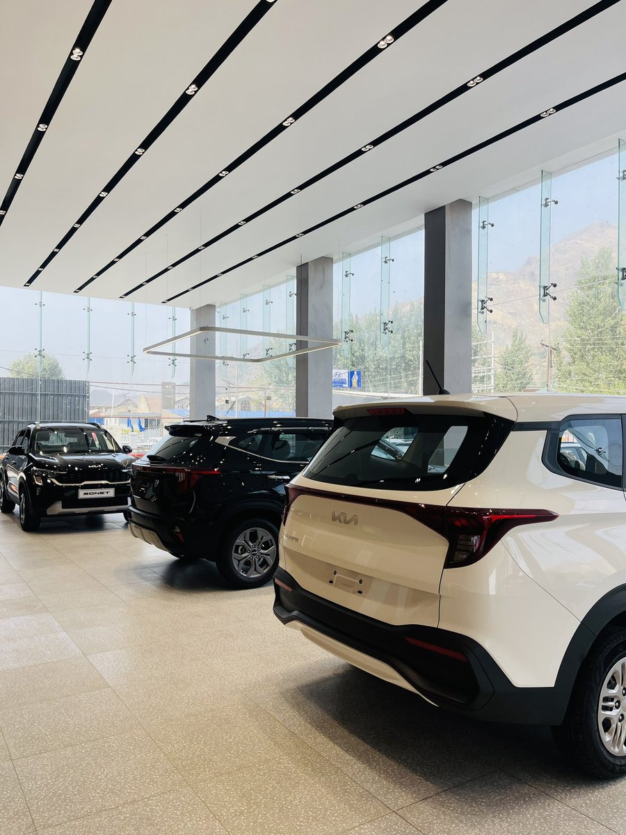 syedhanan147's tweet photo. Finally The Wait Is Over And @KiaInd Service & Showroom Is Available In Srinagar.
#kiaInd
#Palkia
#Seltosxline https://t.co/XT14s2UByR