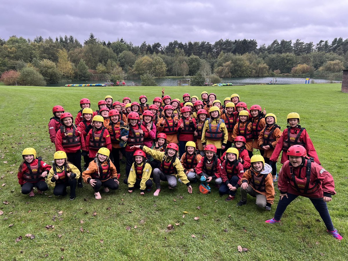 We had lots of fun kayaking, some of us were even brave enough to dip in the water! We are all dried off and warmed up now 🛶 🌊