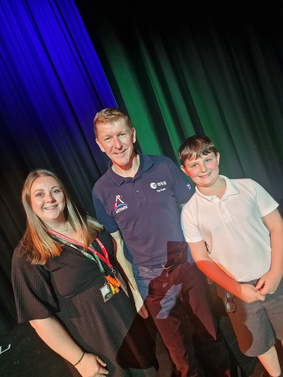 laurai150's tweet photo. After following his space journey and being truley fascinated in space, we had to most fantastic afternoon meeting @astro_timpeake and listen to some incredible facts about his journey, space and his new book Cosmic diary. Thank you for a number exciting afternoon. #spacegeek https://t.co/hBmhpK8HQy
