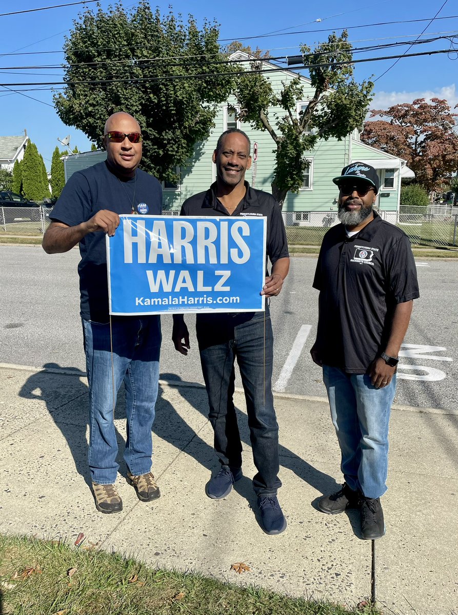 IAM_Union's tweet photo. IAM staff members are in Philly with @IAM_Local_1776 getting out the vote for Kamala Harris and Tim Walz ⚙️💪🏼🇺🇸
America has a bright future for working families with the Harris/Walz ticket! #IAMvoting https://t.co/XU957TiDtX