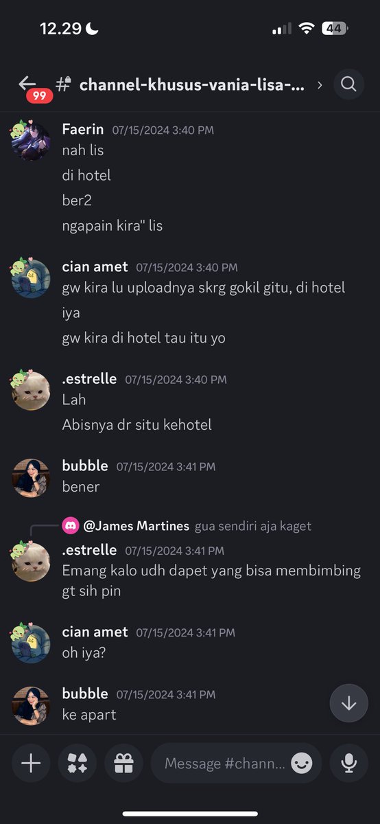 CUBERBULLYING MHS FK UNISMA MALANG

emang wajar ya gakenal sama sekali tapi ngomongin memek orang sampe segininya?? mana dokter lagi..
