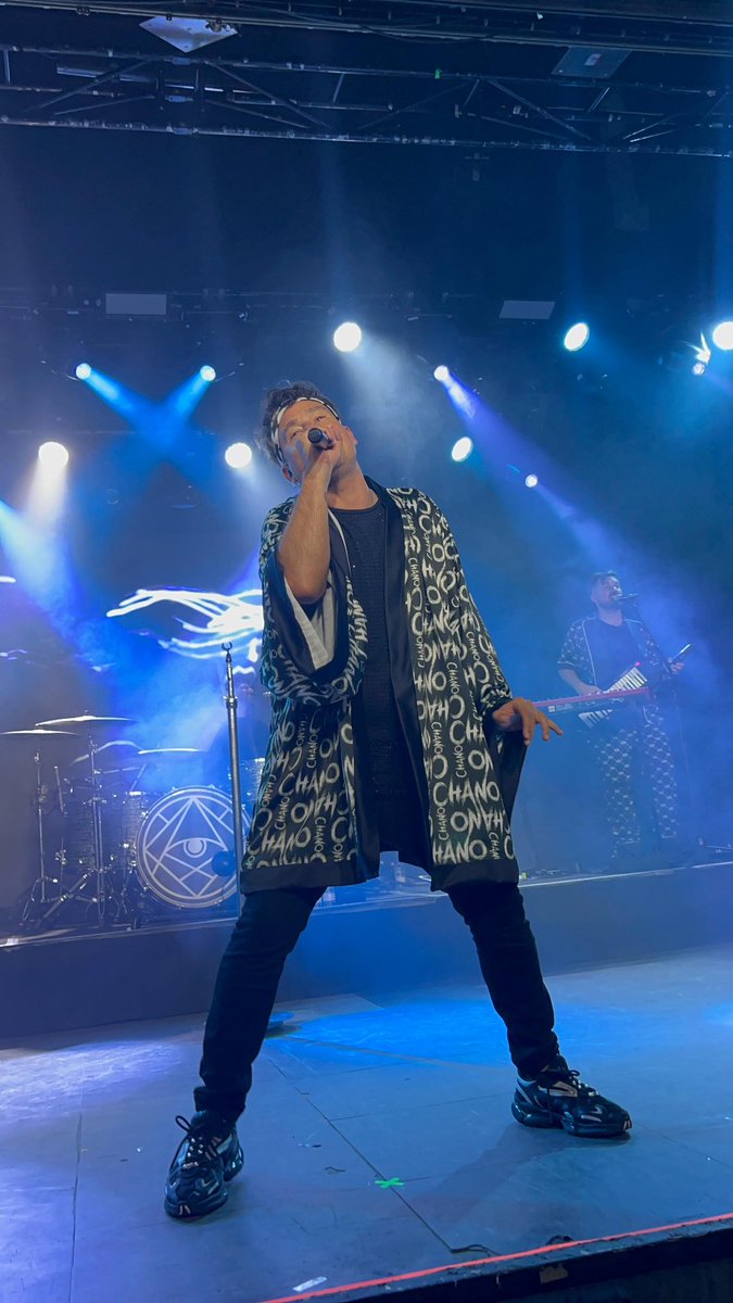 itspurplesea's tweet photo. Más de 10 años de seguirlos y esperando este momento han valido completamente la pena, Gracias @tanbionica de haberme rendido un día me hubiera perdido el momento más increíble de mi vida. Aguante TB https://t.co/P9Zo4kRNdf