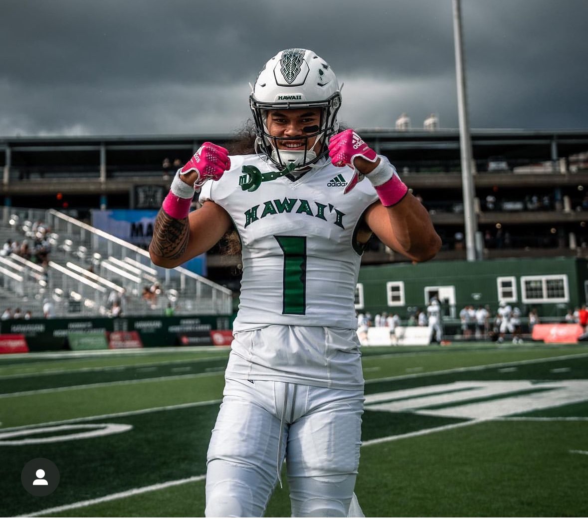 Blessed to earn a offer from <a href="/HawaiiFootball/">Hawaii Football</a>