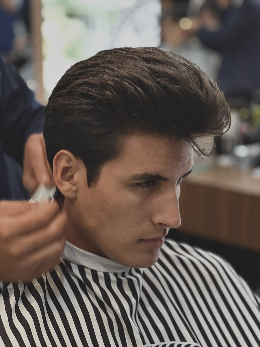 tonsorbarber's tweet photo. El proceso!

Av. Andrés Bello con segunda transversal de Los Palos Grandes - Caracas. 

Tonsor Barber Club! https://t.co/AQ4dKRIXtD