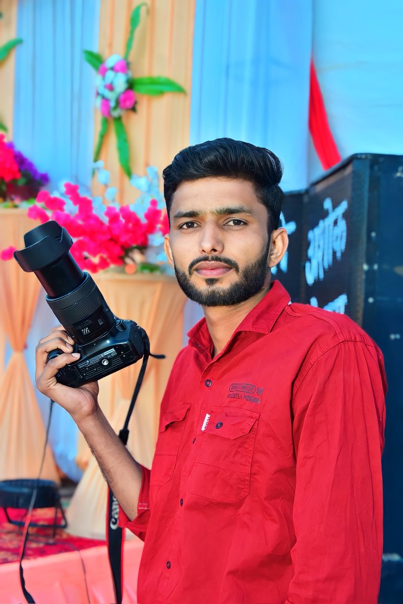*_घमंड न करना जिंदगी में तक़दीर बदलती रहती है।_*

शीशा वही रहता है बस तस्वीर बदलती रहती है.. l 🩶

#शुभ_रात्रि ✨💫