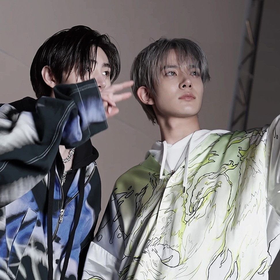 ETHNLEE__'s tweet photo. Hi I need more enhypen moots 🖤
#findingengenes https://t.co/ldQ0A7olei