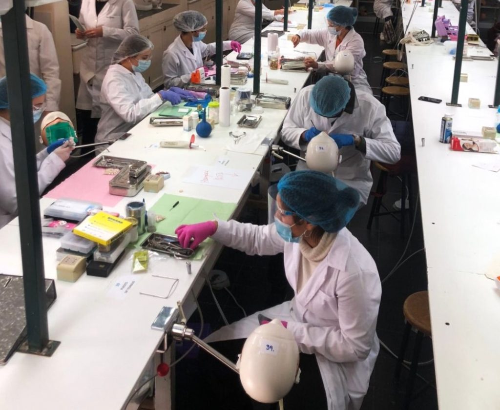 🔵Las primeras «Jornadas de simulación» del Área Ciencias de la Salud comenzaron el 7 de octubre con el intercambio entre autoridades de los servicios y la prorrectora de <a href="/cseudelar/">Pro Rectorado de Enseñanza</a>, <a href="/ECasti1985/">Estela Castillo</a>.

🔎Conocé más sobre el uso de la simulación en #Udelar: udelar.edu.uy/portal/2024/10…