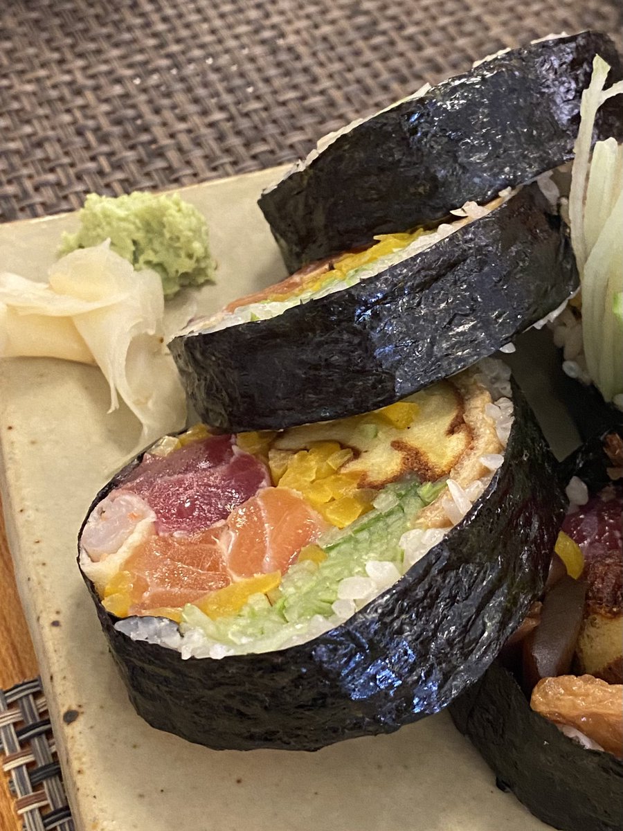 고등어봉초밥과
후토마끼
맛있게 냠냠 💭