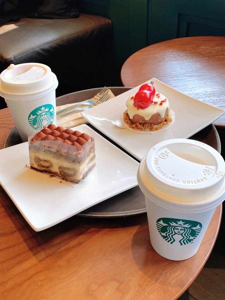 biketune2's tweet image. It’s been a long time since I had Starbucks with my colleagues ☕️Enjoy the wonderful little cakes🍰