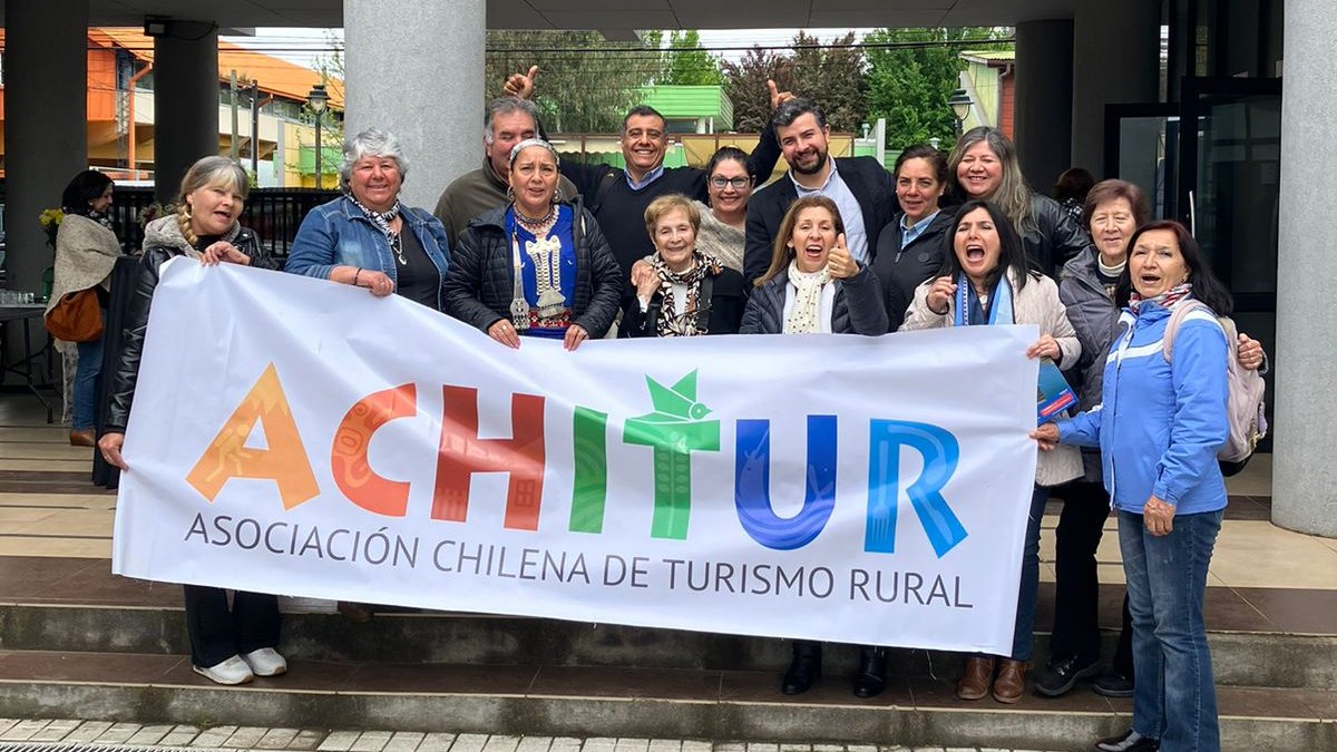 Durante el martes 8 de octubre, en la ciudad de Bulnes, Región de Ñuble, se dio cita al 1er Encuentro de Turismo Rural y Desarrollo.

En los paneles participaron, la Presidenta de ACHITUR, Luz María Oyarzo y Juana Contreras, presidenta de la Coop. de Mujeres Mapuche de Nahuelbuta