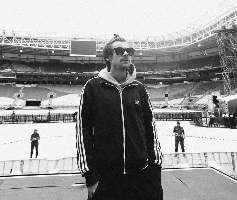 FOLLOW TRICK DE FÃS DO HARRY STYLES! 

• Retweet esse tweet para chegar em mais pessoas.
• Comentem “HARRY” e siga todos que curtir seu tweet.
• Siga de volta quem te seguiu.
