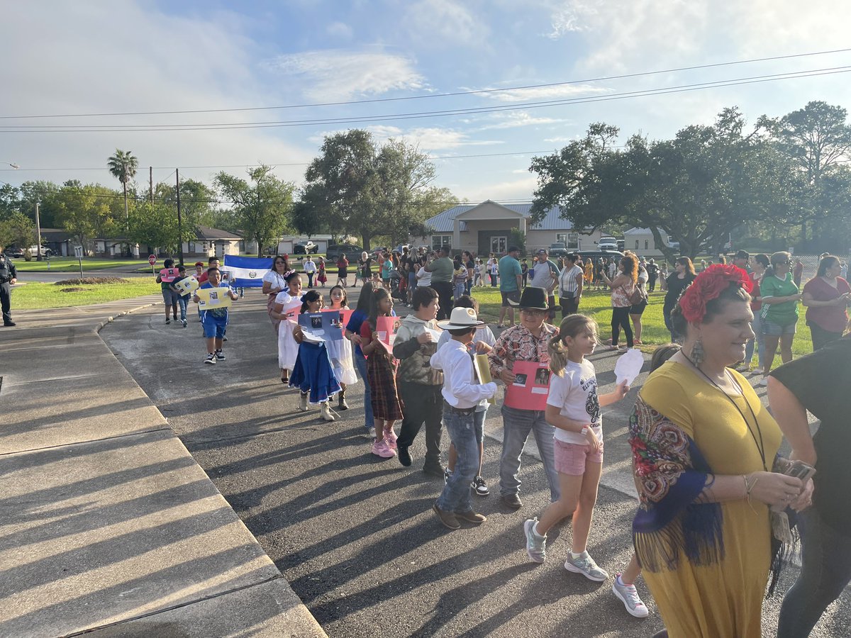 iperaltaAISD's tweet photo. Celebrating Hispanic Heritage Month @WaltDisneyElem @AlvinISD_EL https://t.co/Txw21gGpOl