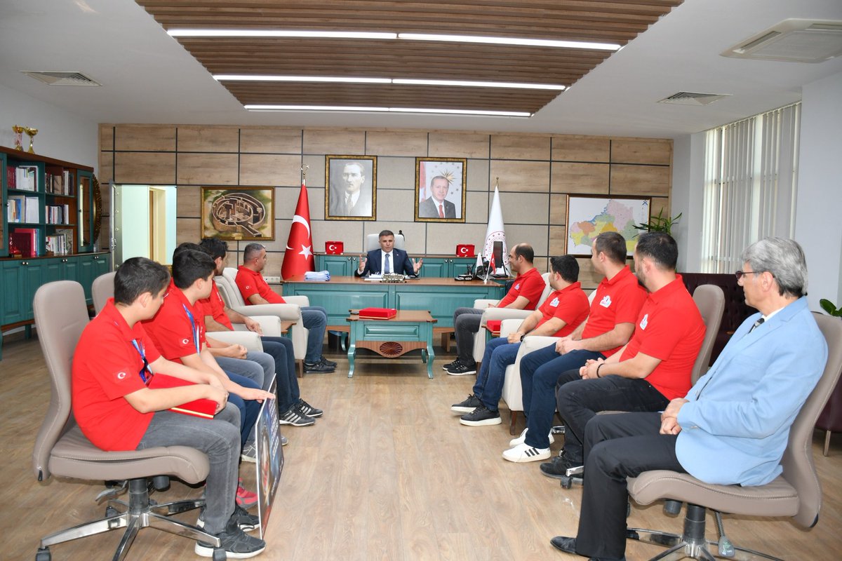 6. GAP Yeşil İnovasyon Proje Yarışması kapsamında hazırladığımız projemiz, 2024 Teknofest Adana'da dereceye girerek büyük bir başarıya imza attı. Şanlıurfa'dan katıldığımız bu proje, sürdürülebilirlik ve yenilikçilik alanlarında önemli bir adım atmamızı sağladı.