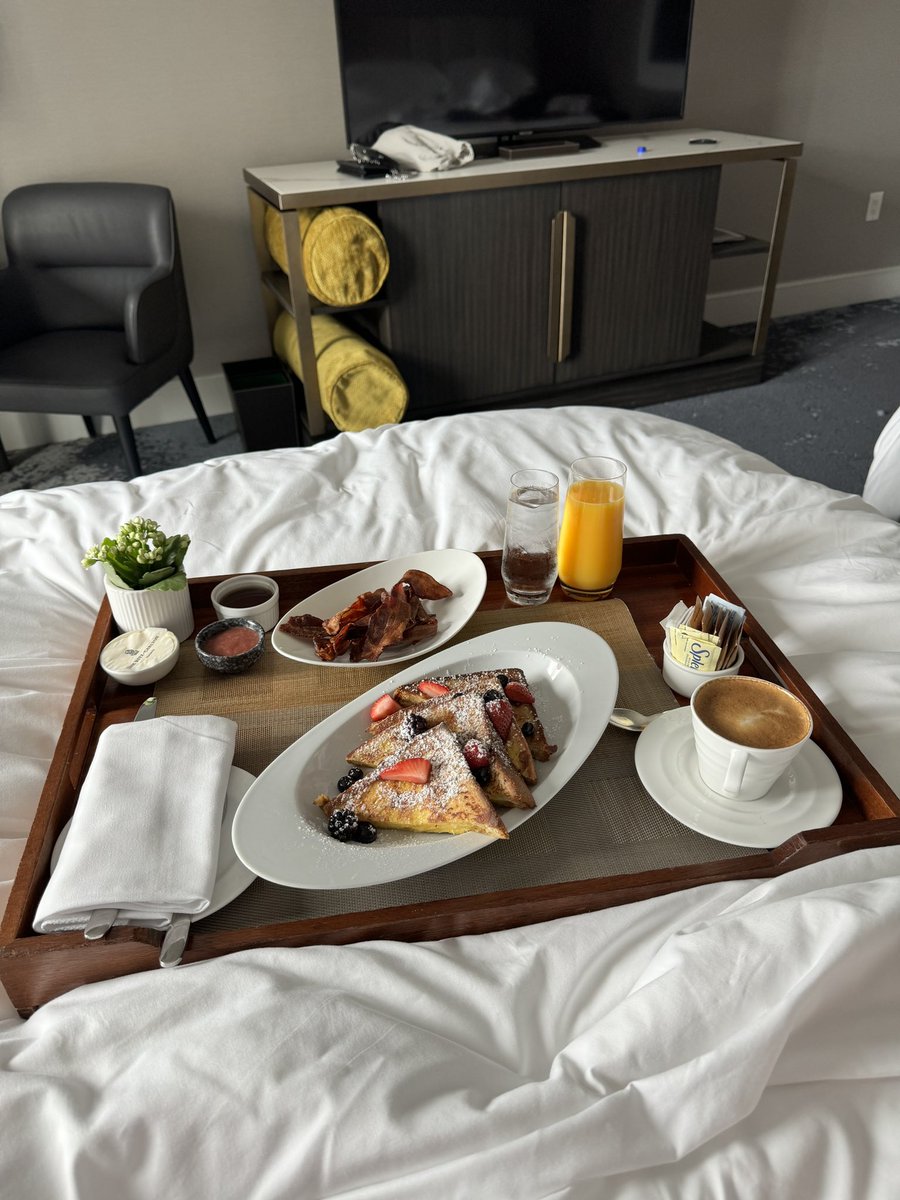Thank you to the lovely gentleman who sent me to the spa, got me my own room and ordered me breakfast in bed! What a way to spend a day together ✨