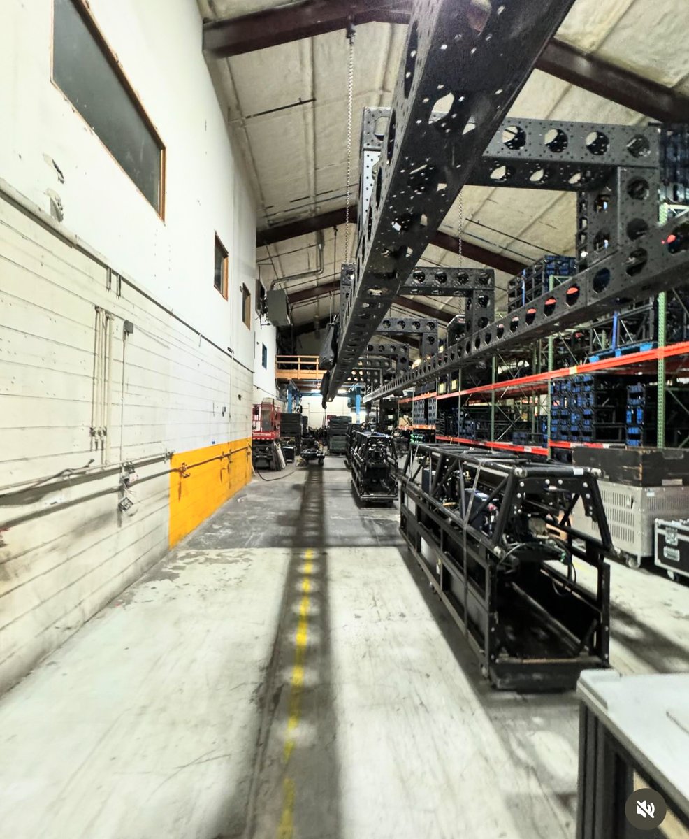 ModTruss's tweet image. Carousel by @bnwrigging
We made space for a new prep area in the shop. Engineered the roof, installed power, Flew a grid to float a rig of automation. #eventrigging #prerig #testtwiceinstallonce #modtruss