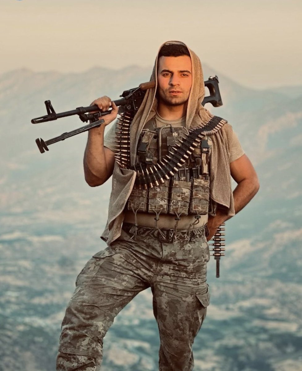 “ŞEHİDİN VAR TÜRKİYE”
Pençe Kilit operasyon bölgesinde teröristler tarafından yapılan taciz atışı sonucu Askerimiz Piyade Sözleşmeli Er Sefer Alan Şehit oldu.
Türk milletinin başı sağ olsun!