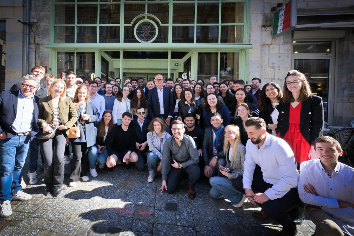 🎂 9 octobre 2024 : <a href="/HorizonsLeParti/">Horizons</a> a 3 ans ! 

3 ans à porter des projets, des valeurs et un état d’esprit 

3 ans de rencontres, de débats et d’amitiés

3 ans d’une aventure humaine inoubliable partagée avec les <a href="/HorizonsJeunes/">Horizons Jeunes</a> 

#Horizons3ans 🌊