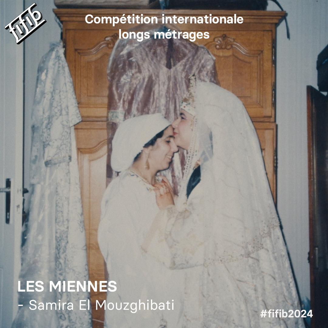 fifib33's tweet image. [ LES MIENNES DE SAMIRA EL MOUZGHIBATI ]
Un documentaire intime où la réalisatrice plonge dans les archives familiales pour donner la parole à une mère qui crie sans être entendue. La caméra apparaît comme un médium pour raviver les plaies, combler les silences et s’écouter.