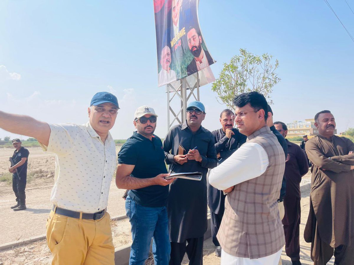 FaterJunejoo's tweet photo. Minister Irrigation & Food Sindh Mr @JamKhanShoro ,Mayor Hyderabad Mr @KashifShoroPPP along with District hyderabad officials paid visit to venue of Jalsa Gaah on #18thOct in memory of Karsaz martyrs to assess preparations & arrangements.
@BBhuttoZardari https://t.co/Ur5RTpjQCG