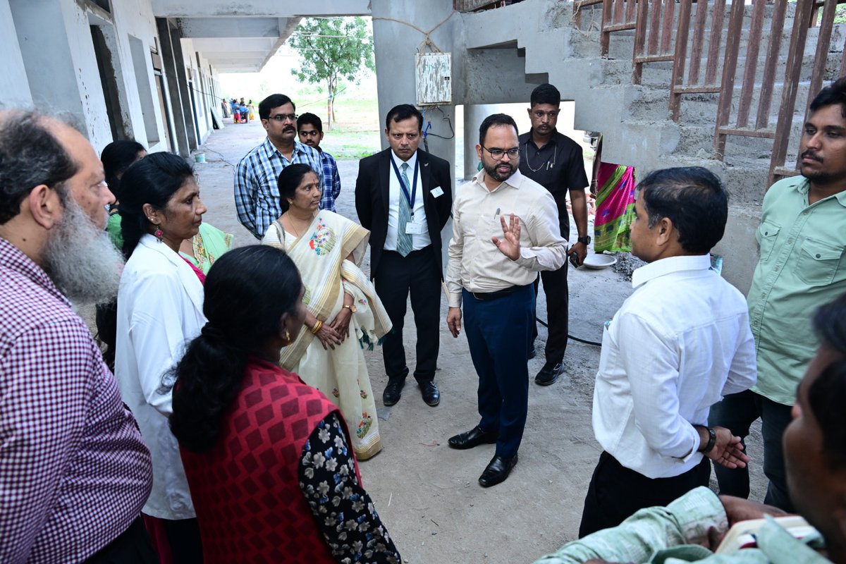 09.10.2024 బుధవారం 
జిల్లా కలెక్టర్ కె.శశాంక గారు నూతన ప్రభుత్వ వైద్య కళాశాలను (మహేశ్వరం) తనిఖీ చేసి, అక్కడ మౌలిక సదుపాయాలు త్వరితగతిన కల్పించాలని సంబంధిత కళాశాల యాజమాన్యానికి సూచించారు. <a href="/TelanganaCMO/">Telangana CMO</a> <a href="/TelanganaCS/">Office of Chief Secretary, Telangana Govt.</a>