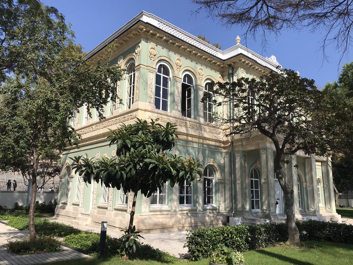 CvkPinar's tweet photo. Bijou of Constantinople yani İstanbul’un mücevheri olarak anılan Tophane Kasrı.

Benim de tarih danışmanı olarak katkı sunduğum Tophane Kasrı, “Tophane Kasrı, Geçmişten Günümüze Bir Bakış” isimli sergi ile tarihinde ilk defa ziyarete açıldı.#tophanekasrı #msgsü #tophaneiamire https://t.co/EwmeN0Ur2r