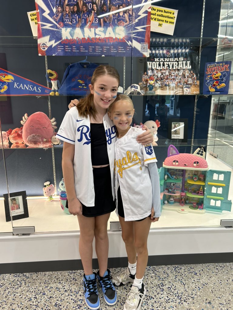Strike Out Bullying ⚾️⚾️
Go Royals!💙 Anti-Bullying Week <a href="/DiemerEagles/">Diemer Eagles SMSD</a> <a href="/theSMSD/">SM School District</a>