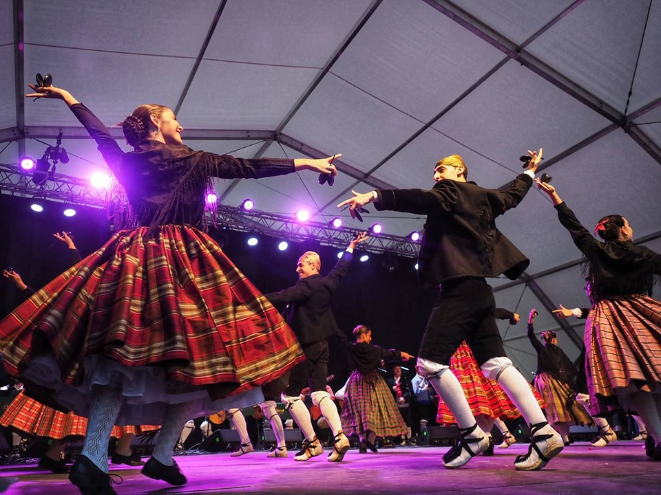 🔝 Enjoy the traditional Aragonese dance: Jota

Every day this week in Plaza del Pilar. Best soundtrack ever 🎶!

📸 <a href="/FiestasPilarOfi/">Fiestas del Pilar. Oficial</a> 

#VisitZaragoza