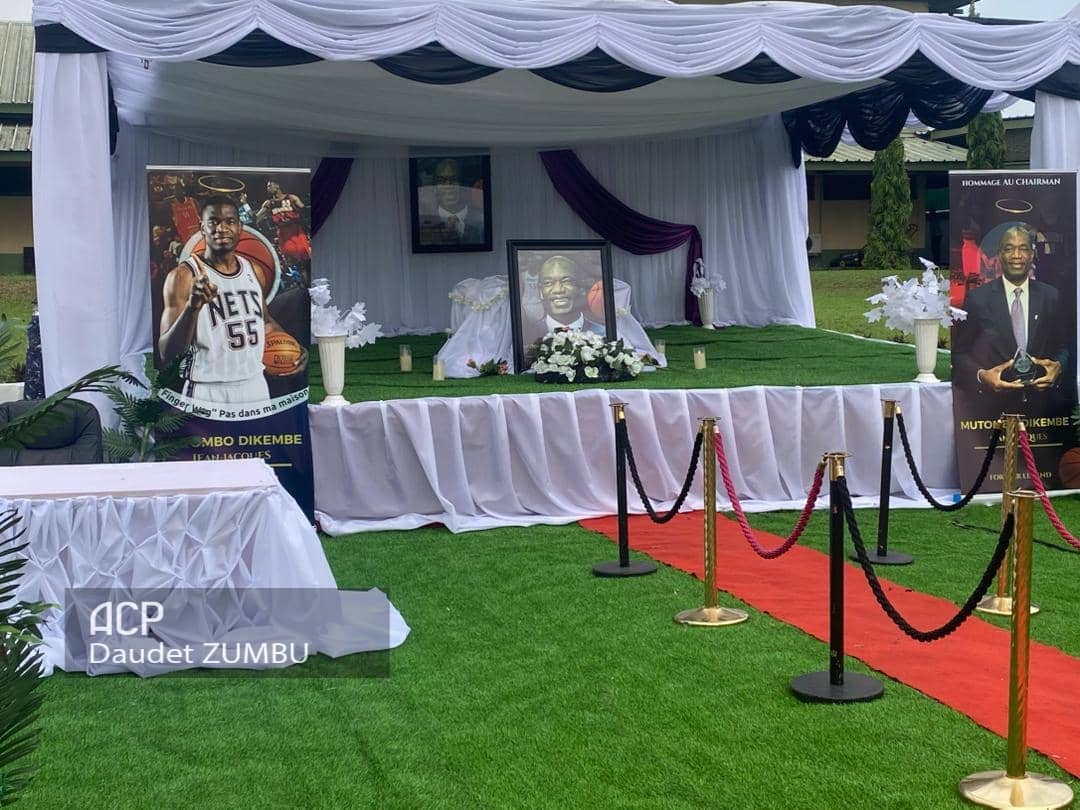 acprdcongo's tweet image. #RDC : un livre de condoléances a été mis à la disposition du public en hommages à l'ancienne  star de la National basketball association (#NBA), le congolais Mutombo Dikembe, décédé le 30 septembre dernier à #Atlanta aux États-unis d'Amérique par l'hôpital Biamba Marie Mutombo,