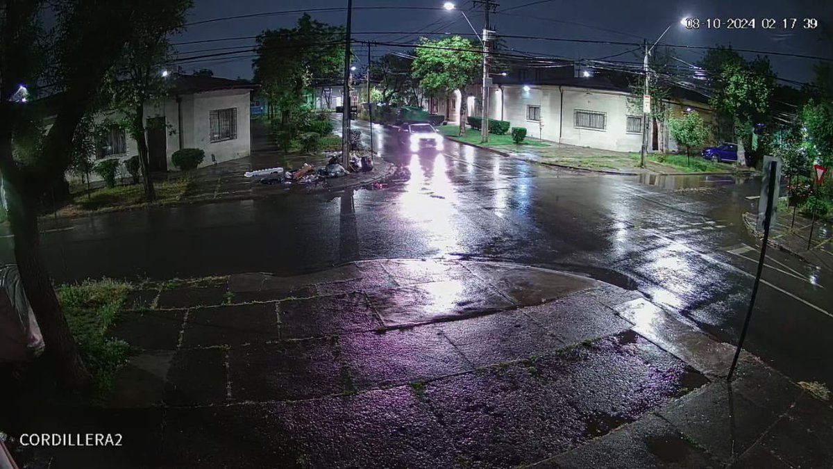 NUEVAMENTE ROBO CONTENEDORES DE BASURA! PILCOMAYO CON JUAN ESPEJO EL MISMO AUTO PATENTE SS JD 65 SE A DADO AVISO HACE MESES A <a href="/Muni_Stgo/">Santiago</a> Y EL AUTO SIGUE EN CIRCULACIÓN <a href="/CarabPrCentral/">Carabineros Prefectura Central</a> <a href="/IraciHassler/">Irací Hassler Jacob</a> <a href="/rosarioxstgo/">Rosario Carvajal por Santiago</a> <a href="/jmenaconcejal/">Juan Mena</a> <a href="/chvnoticias/">CHV Noticias</a> <a href="/meganoticiascl/">Meganoticias</a> <a href="/biobio/">BioBioChile</a> <a href="/STGOSeLevanta/">SantiagoSeLevanta</a>