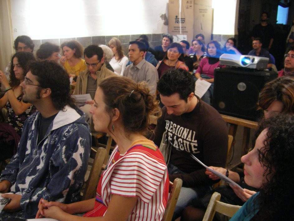 ES HORA DE VOLVER A SEMBRAR...
Ciclo de cine guatemalteco. 2006. (Juan XXIII, La Sebastian, La Casa de la Juventud y CC Sur)
Muchas personas que acudían a la siembra y que hoy siguen sembrando y cosechando

Siembra: maizca.org/colabora/