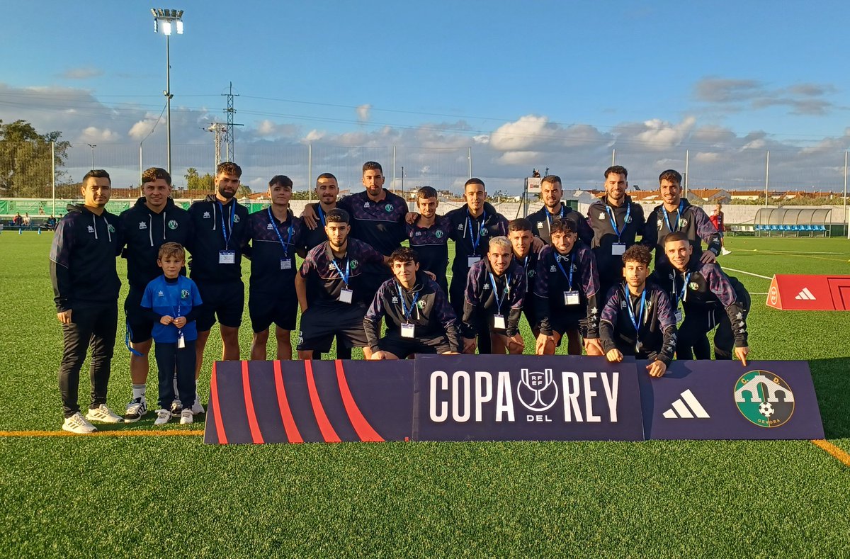 😊 Caras de ilusión en los nuestros que ya pisan el césped del Municipal de Gévora.

#CopaDelRey
#CDGPlayaSotavento
