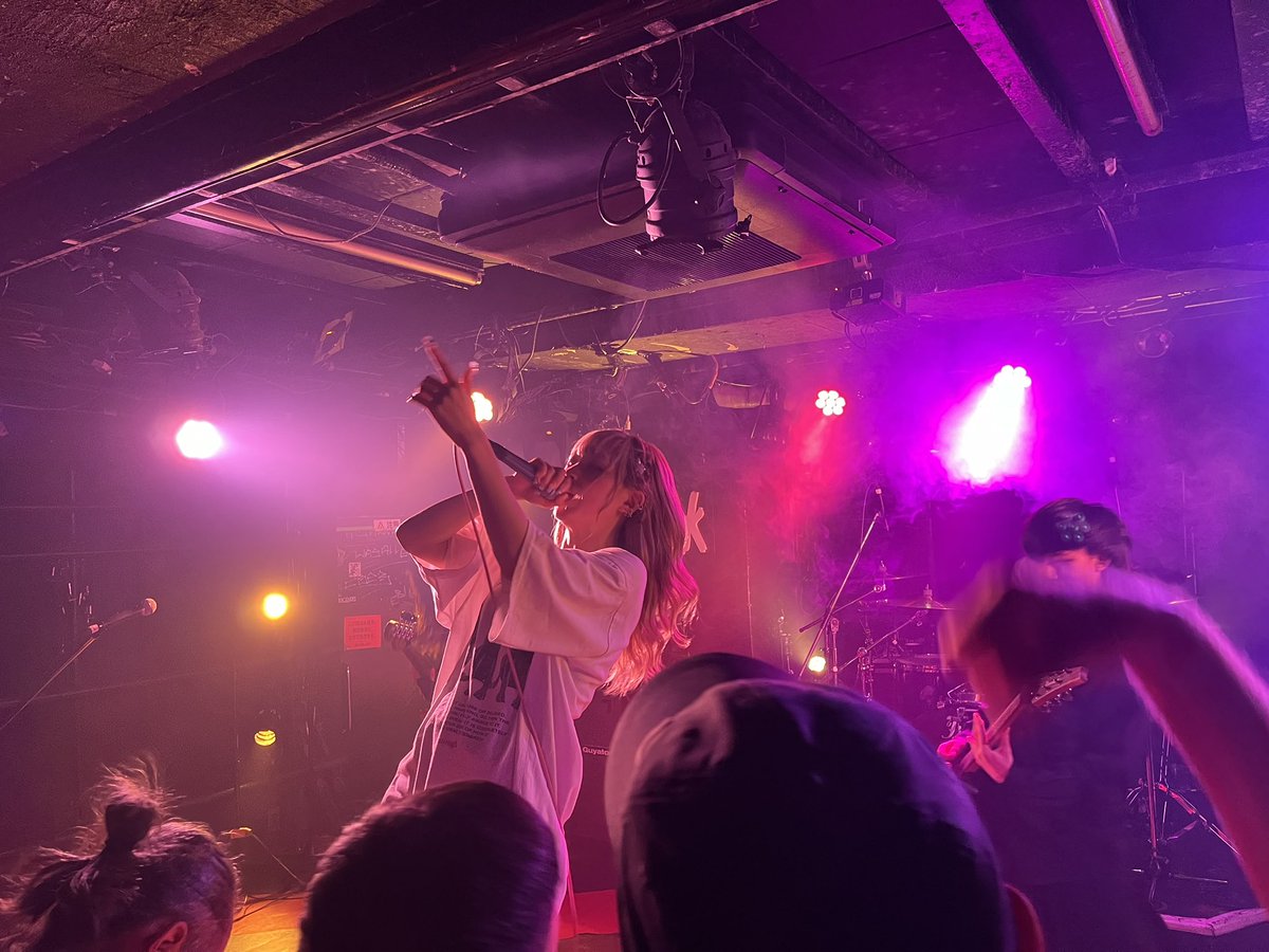 90CXvMZDLGwJsM9's tweet photo. 昨日のANTIKOCKトッパー観れなかったんだけど、観れたのは全部良かったよ🔥
少しだけ写真撮ったの3バンドだけなんだけど、みんな撮ってみたかったわ⚡️
ライブ写真好きだなぁ
カメラ買うかな📷✨

#AGhostofFlare 
#Changeless 
#Dimrays 
#GUNGIRE 
#SYNDIKATE 
#NABLA9 
#逃した魚 
#細 https://t.co/iGZd70Q9FI
