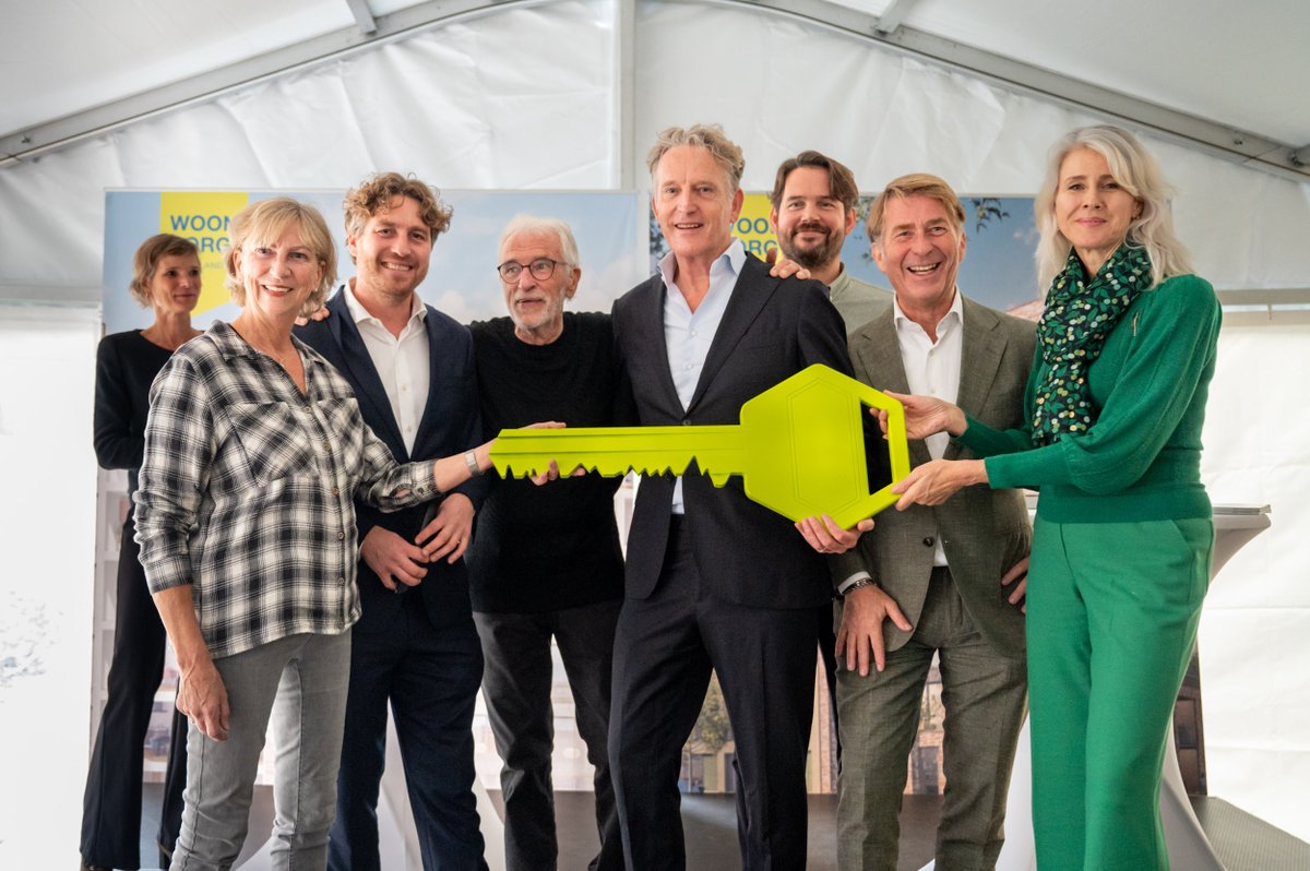 Vandaag is het wooncomplex Stadsveteraan 020 in het Amstelkwartier in Amsterdam officieel geopend met Minister van Volkshuisvesting en Ruimtelijke Ordening <a href="/MonaKeijzer/">Mona Keijzer</a>. Lees hier het hele bericht:  bit.ly/3Yewpr0