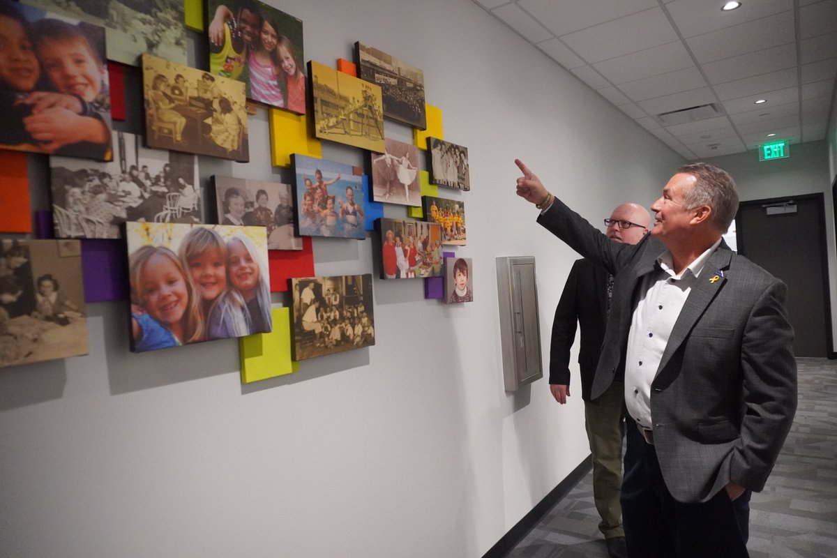 firstfiveyears's tweet image. Educators at Kids Can Community Center in Omaha, NE are helping young learners &amp;amp; their families learn, grow, &amp;amp; succeed.

Thank you @RepDonBacon &amp;amp; @FirstFiveNebr for joining FFYF in a visit this week to see the positive impact of quality early childhood education firsthand!
