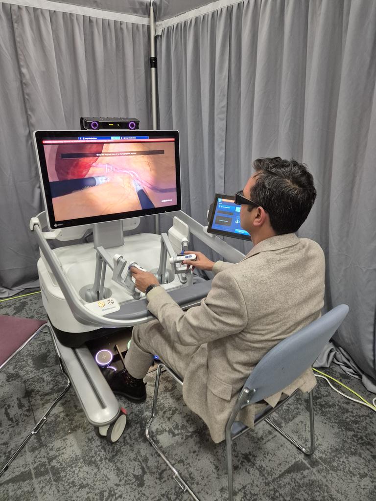 Hands-on with the #MedtronicHugo Robot at the Annual <a href="/UrologyBootCamp/">Urology Boot</a> . Very well organized boot camp for the trainees starting in Urology , covers all aspects of Urology practice.Highly recommend.