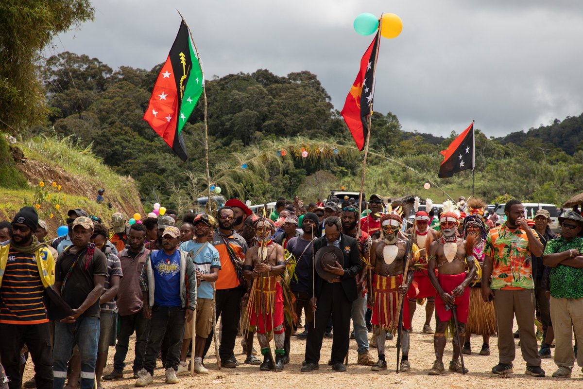 In 🇵🇬, the PBF partners visit the Sugu Valley in the Southern Highlands Province to see peacebuilding efforts. Partners interact with local mediators and community members and ask them about the progress and challenges in restoring peace.