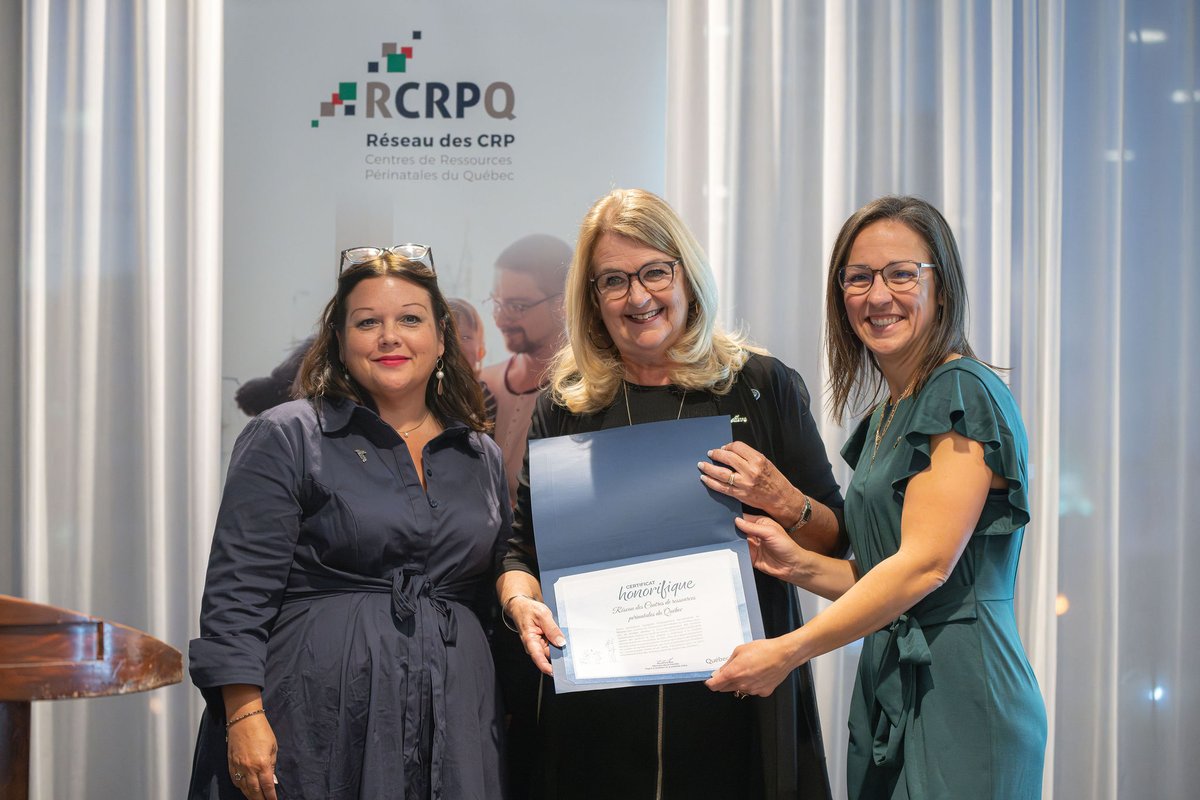 RCRPQ's tweet photo. Quelle soirée mémorable hier pour notre 25e anniversaire! Merci à @suzanneroy_caq pour son allocution et la remise d'un certificat honorifique. Merci aussi à @joel_arseneau et @Desiree_McGraw pour leur présence. Merci à nos 2 conférenciers Marianne St-Gelais et @JohnParisella. 🙏 https://t.co/AQPuNFapMm