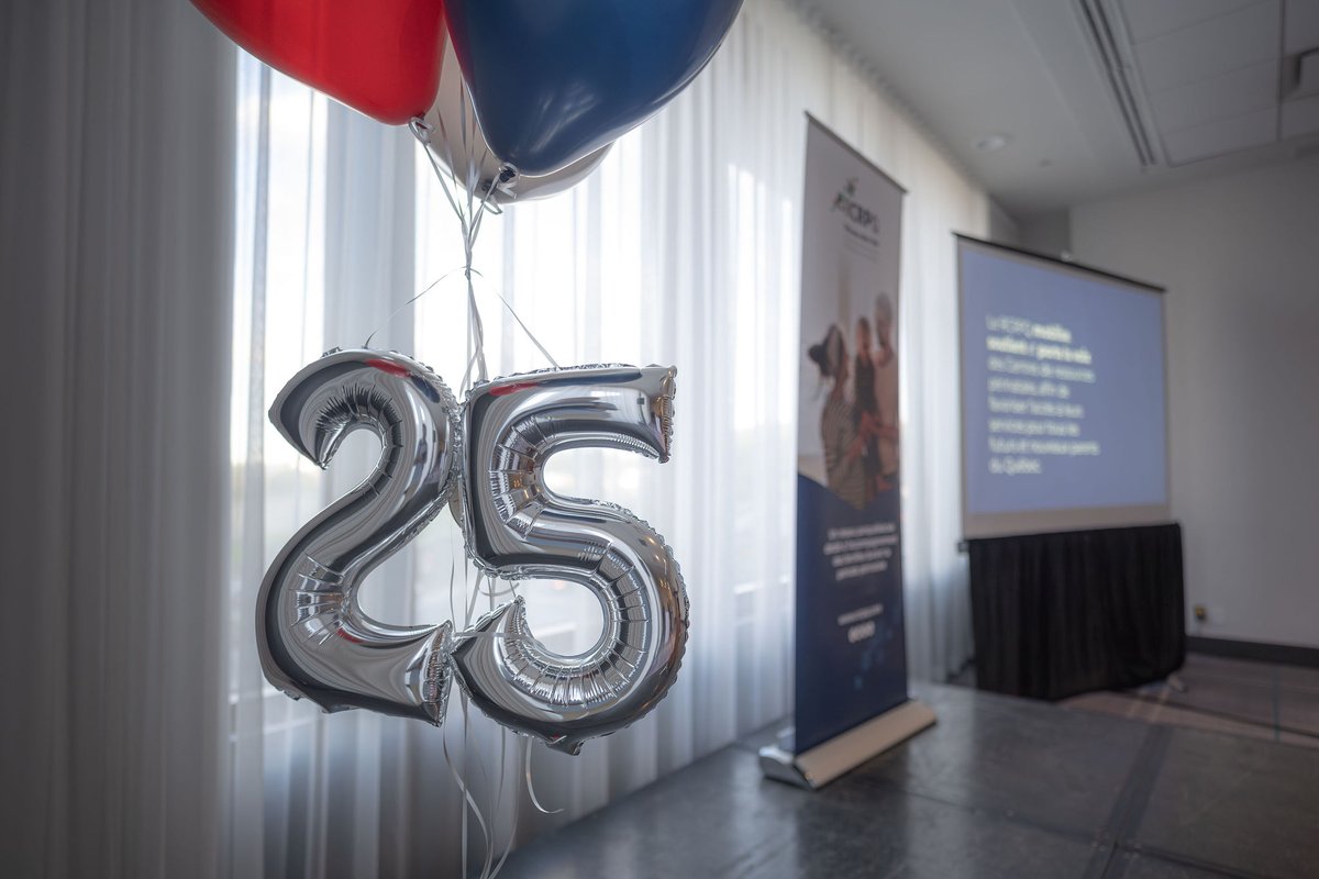 RCRPQ's tweet photo. Quelle soirée mémorable hier pour notre 25e anniversaire! Merci à @suzanneroy_caq pour son allocution et la remise d'un certificat honorifique. Merci aussi à @joel_arseneau et @Desiree_McGraw pour leur présence. Merci à nos 2 conférenciers Marianne St-Gelais et @JohnParisella. 🙏 https://t.co/AQPuNFapMm